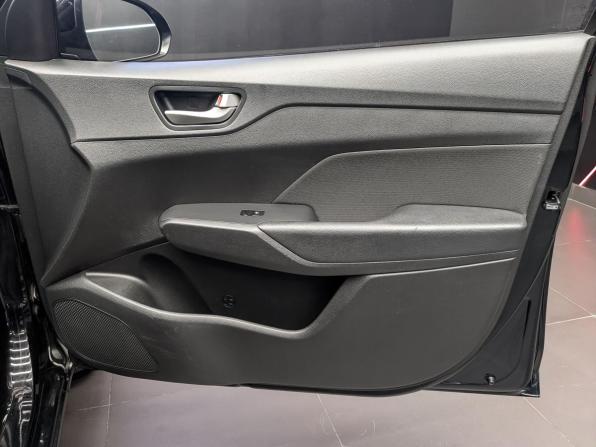 Hyundai Solaris II с пробегом 2017 года, цена 1 260 000 рублей, 118170 км, седан, Автокод Объявления