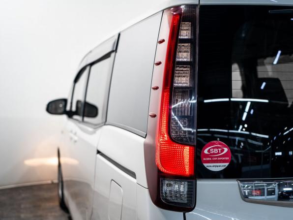 Toyota Noah III (R80) с пробегом 2014 года, цена 1 800 000 рублей, 202706 км, минивэн, Автокод Объявления