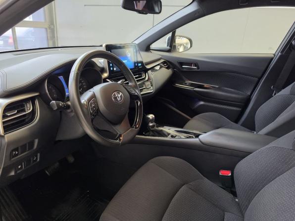 Toyota C-HR I Рестайлинг с пробегом 2019 года, цена 2 499 000 рублей, 69071 км, внедорожник, Автокод Объявления