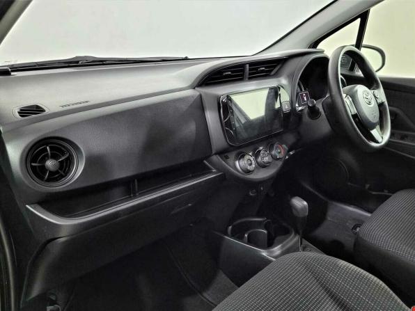 Toyota Vitz III (XP130) Рестайлинг с пробегом 2018 года, цена 775 000 рублей, 120170 км, хэтчбек, Автокод Объявления
