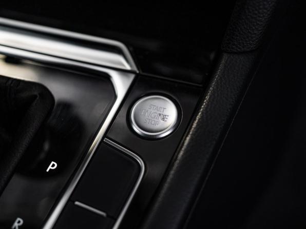 Volkswagen Passat B8 с пробегом 2015 года, цена 1 349 500 рублей, 147629 км, седан, Автокод Объявления