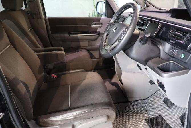 Honda Stepwgn V с пробегом 2017 года, цена 1 269 000 рублей, 235000 км, минивэн, Автокод Объявления