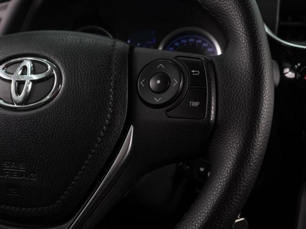 Toyota Corolla XI (E160 E170 E180) Рестайлинг 1 с пробегом 2018 года, цена 1 649 000 рублей, 105997 км, седан, Автокод Объявления