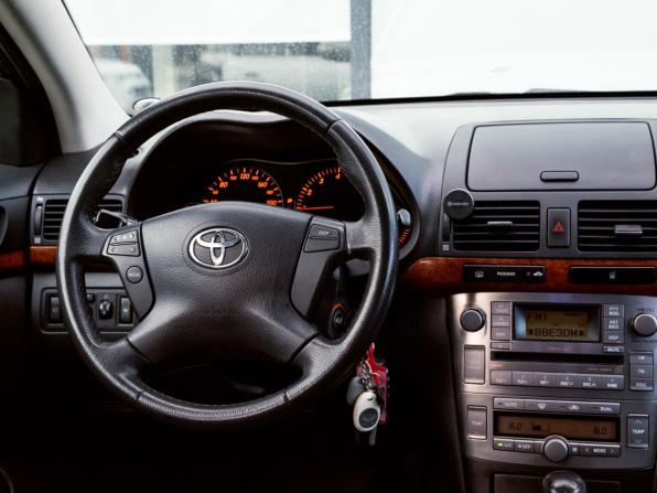 Toyota Avensis II Рестайлинг с пробегом 2006 года, цена 750 000 рублей, 220375 км, седан, Автокод Объявления