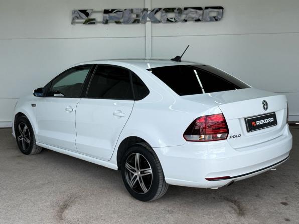 Volkswagen Polo V Рестайлинг с пробегом 2018 года, цена 989 000 рублей, 192420 км, седан, Автокод Объявления