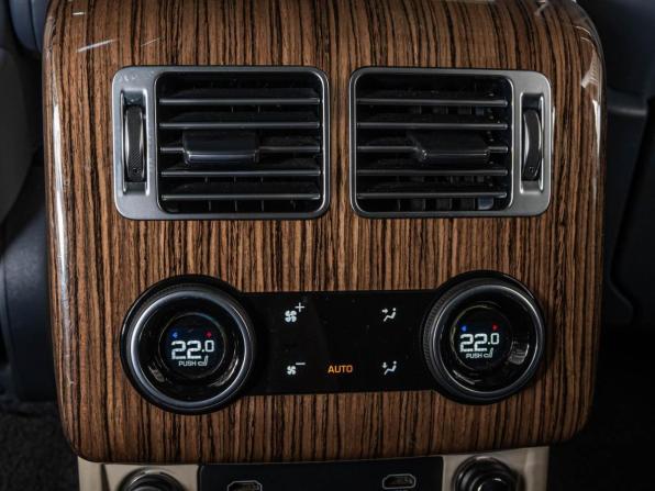 Land Rover Range Rover IV Рестайлинг с пробегом 2018 года, цена 7 035 000 рублей, 239537 км, внедорожник, Автокод Объявления