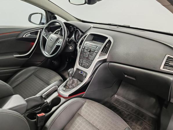 Opel Astra J Рестайлинг с пробегом 2011 года, цена 720 000 рублей, 173132 км, хэтчбек, Автокод Объявления