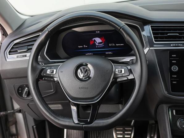 Volkswagen Tiguan II с пробегом 2018 года, цена 2 633 000 рублей, 197738 км, внедорожник, Автокод Объявления