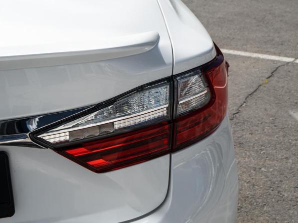 Lexus ES VI Рестайлинг с пробегом 2015 года, цена 2 289 000 рублей, 180265 км, седан, Автокод Объявления