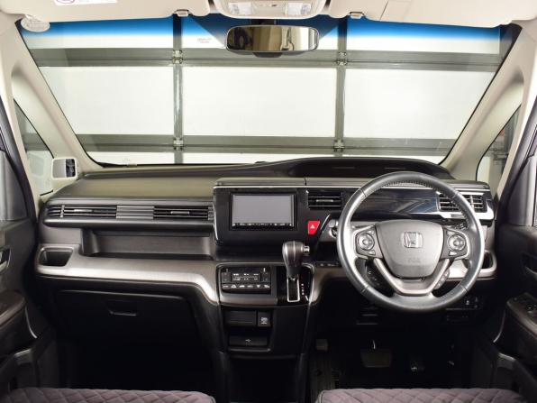 Honda Stepwgn V Рестайлинг с пробегом 2019 года, цена 2 214 995 рублей, 94852 км, минивэн, Автокод Объявления