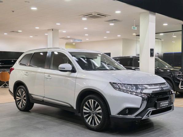 Mitsubishi Outlander III Рестайлинг 3 с пробегом 2019 года, цена 2 301 000 рублей, 71152 км, внедорожник, Автокод Объявления