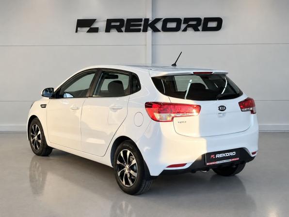 Kia Rio III Рестайлинг с пробегом 2016 года, цена 1 019 000 рублей, 104600 км, хэтчбек, Автокод Объявления