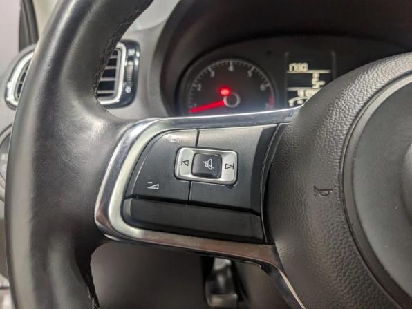 Volkswagen Polo V Рестайлинг с пробегом 2018 года, цена 1 200 000 рублей, 131089 км, седан, Автокод Объявления