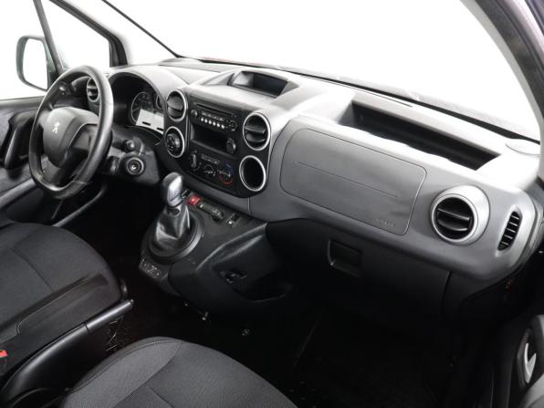 Peugeot Partner II Рестайлинг 2 с пробегом 2022 года, цена 1 200 000 рублей, 197917 км, компактвэн, Автокод Объявления