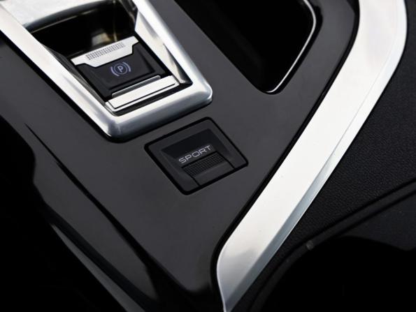 Peugeot 3008 II с пробегом 2017 года, цена 1 599 000 рублей, 112806 км, внедорожник, Автокод Объявления