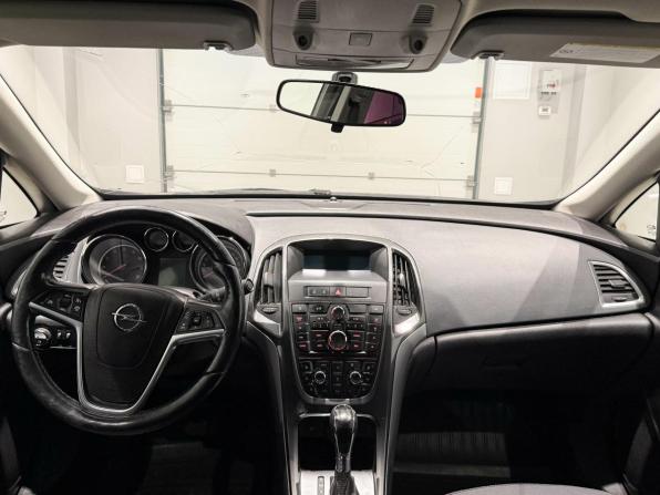 Opel Astra J Рестайлинг с пробегом 2013 года, цена 643 036 рублей, 280815 км, седан, Автокод Объявления