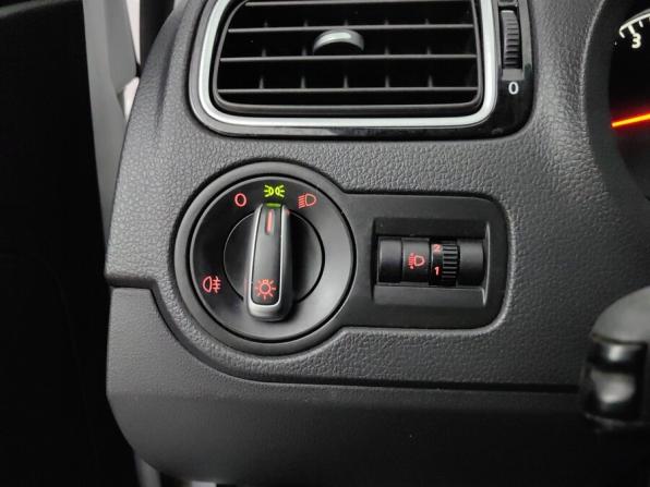 Volkswagen Polo V Рестайлинг с пробегом 2019 года, цена 1 179 000 рублей, 132479 км, седан, Автокод Объявления