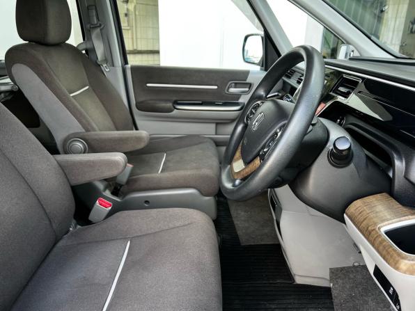 Honda Stepwgn V с пробегом 2015 года, цена 1 777 000 рублей, 174109 км, минивэн, Автокод Объявления