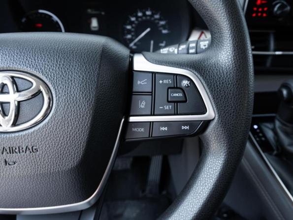 Toyota Sienna IV с пробегом 2021 года, цена 4 030 000 рублей, 81354 км, минивэн, Автокод Объявления