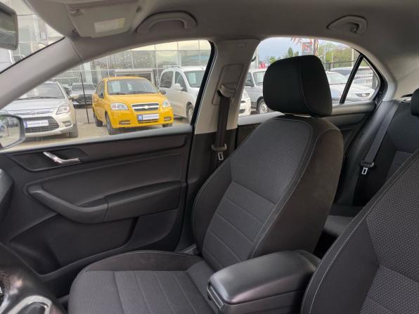 Skoda Rapid I с пробегом 2015 года, цена 1 090 000 рублей, 221000 км, лифтбек, Автокод Объявления