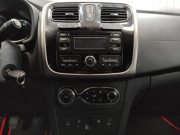Renault Sandero II с пробегом 2015 года, цена 750 000 рублей, 168175 км, хэтчбек, Автокод Объявления