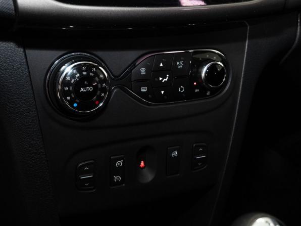 Renault Sandero II Рестайлинг с пробегом 2018 года, цена 948 000 рублей, 82876 км, хэтчбек, Автокод Объявления