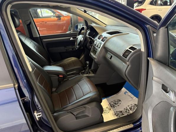 Volkswagen Touran I Рестайлинг с пробегом 2007 года, цена 637 000 рублей, 337861 км, компактвэн, Автокод Объявления