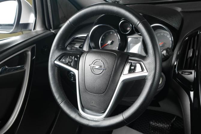 Opel Astra J с пробегом 2010 года, цена 1 019 000 рублей, 133560 км, хэтчбек, Автокод Объявления