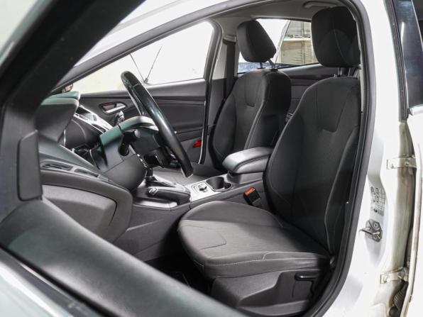 Ford Focus III с пробегом 2015 года, цена 899 000 рублей, 142157 км, хэтчбек, Автокод Объявления