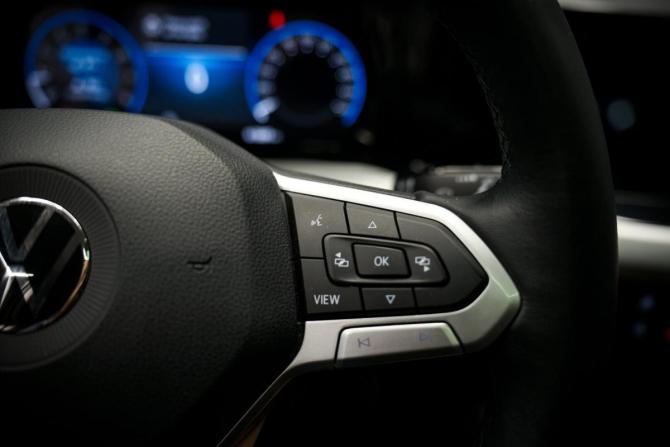 Volkswagen Golf VIII с пробегом 2022 года, цена 2 455 000 рублей, 61561 км, хэтчбек, Автокод Объявления
