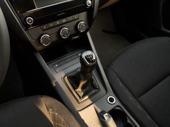 Skoda Octavia III (A7) Рестайлинг с пробегом 2018 года, цена 1 300 000 рублей, 237130 км, лифтбек, Автокод Объявления