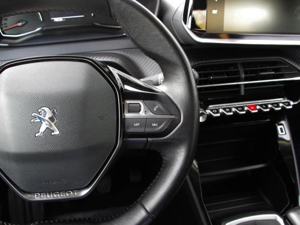 Peugeot 2008 II с пробегом 2021 года, цена 1 890 000 рублей, 77000 км, внедорожник, Автокод Объявления
