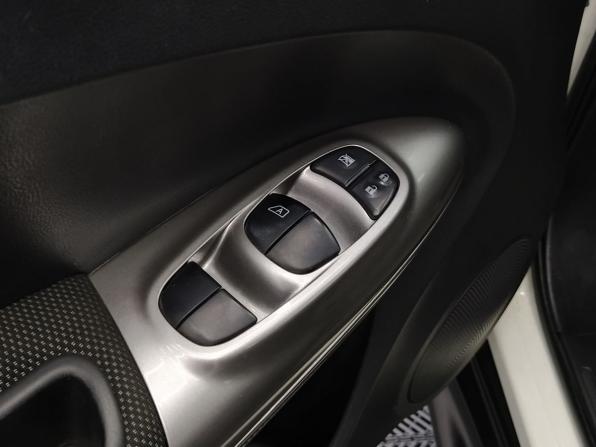 Nissan Juke I с пробегом 2012 года, цена 1 029 000 рублей, 109127 км, внедорожник, Автокод Объявления