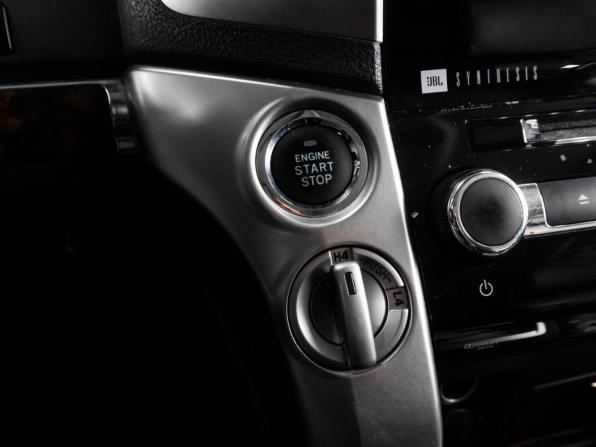 Toyota Land Cruiser 200 Series Рестайлинг 1 с пробегом 2013 года, цена 4 569 000 рублей, 207320 км, внедорожник, Автокод Объявления