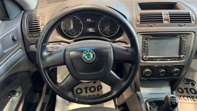 Skoda Octavia II (A5) Рестайлинг с пробегом 2012 года, цена 680 000 рублей, 240810 км, лифтбек, Автокод Объявления