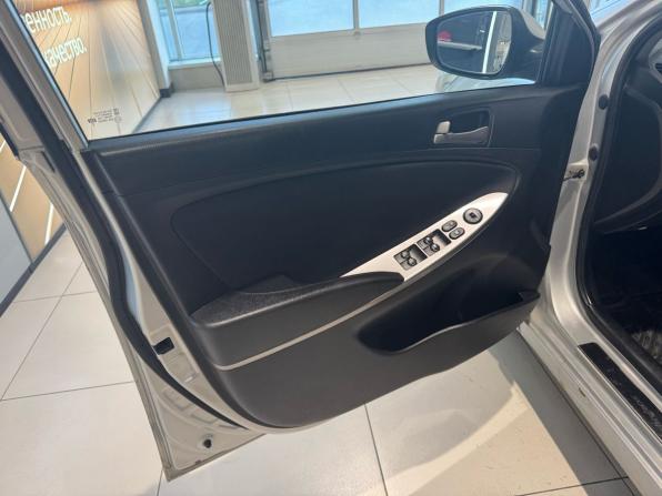 Hyundai Solaris I Рестайлинг с пробегом 2015 года, цена 649 000 рублей, 228978 км, седан, Автокод Объявления