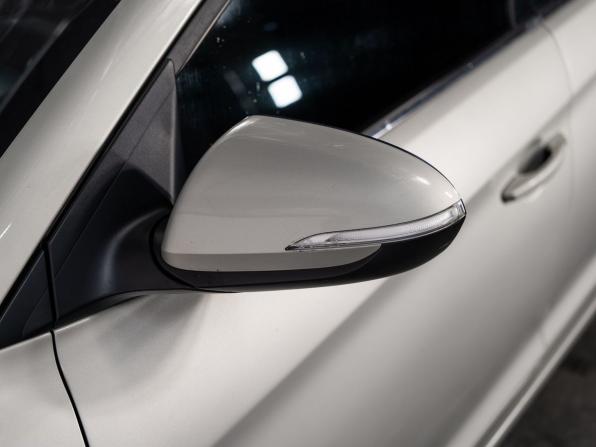 Hyundai Elantra VI (AD) Рестайлинг с пробегом 2018 года, цена 1 300 000 рублей, 204472 км, седан, Автокод Объявления