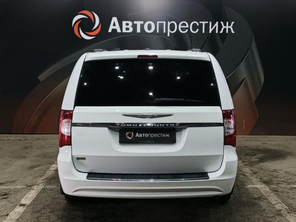 Chrysler Town &amp; Country V Рестайлинг с пробегом 2016 года, цена 1 700 000 рублей, 161980 км, минивэн, Автокод Объявления
