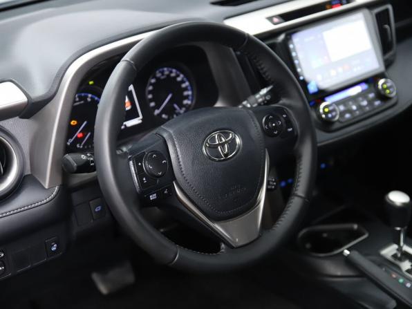 Toyota RAV4 IV (XA40) Рестайлинг с пробегом 2018 года, цена 2 350 000 рублей, 129902 км, внедорожник, Автокод Объявления