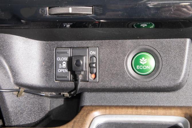 Honda Stepwgn V с пробегом 2015 года, цена 1 799 000 рублей, 139000 км, минивэн, Автокод Объявления