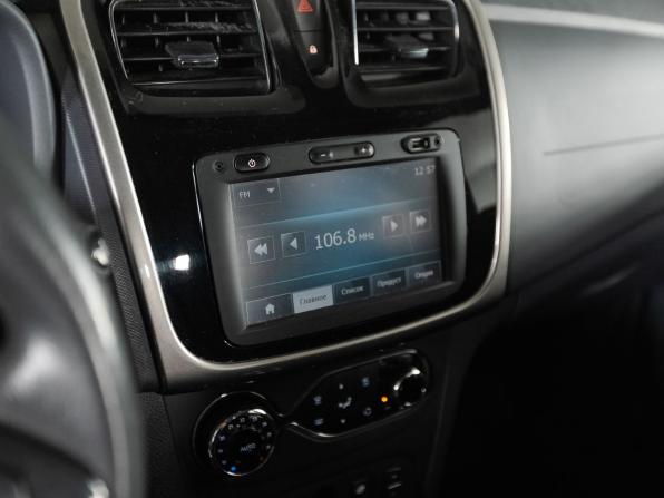 Renault Sandero II с пробегом 2015 года, цена 1 090 000 рублей, 61740 км, хэтчбек, Автокод Объявления