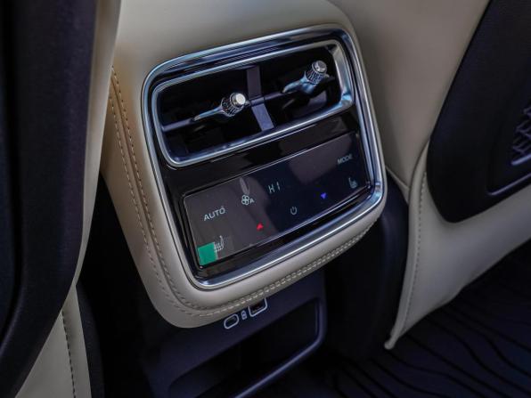 Geely Monjaro I Рестайлинг 2 с пробегом 2025 года, цена 4 098 000 рублей, 51 км, внедорожник, Автокод Объявления