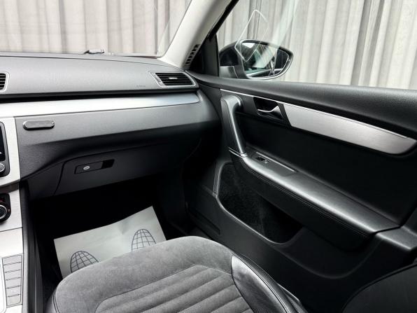Volkswagen Passat B7 с пробегом 2011 года, цена 1 229 000 рублей, 129835 км, седан, Автокод Объявления