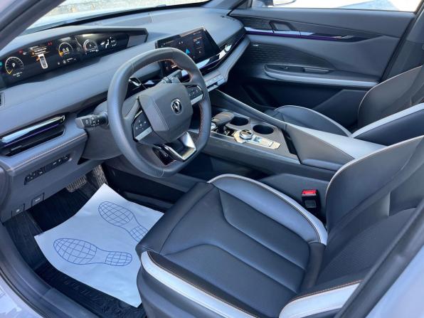 Changan UNI-V I с пробегом 2023 года, цена 2 290 000 рублей, 3679 км, лифтбек, Автокод Объявления