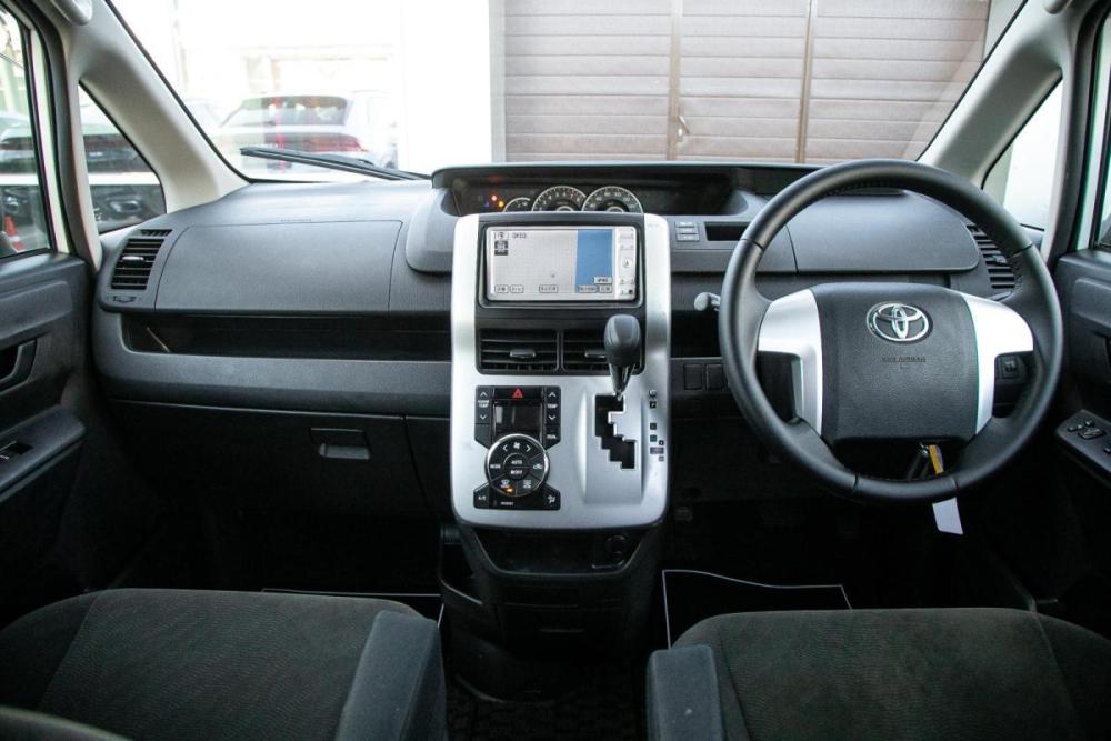 Toyota Voxy II (R70) Иркутск  - изображение 16