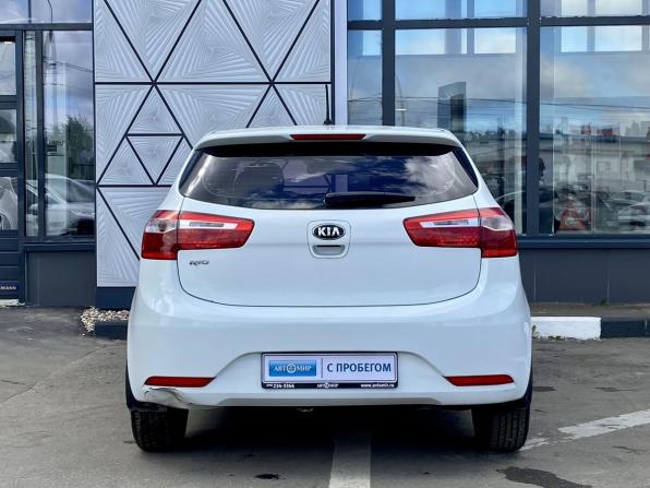 Kia Rio III Рестайлинг с пробегом 2015 года, цена 949 000 рублей, 135591 км, хэтчбек, Автокод Объявления