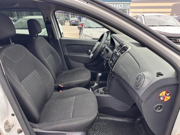 Renault Logan II с пробегом 2015 года, цена 654 500 рублей, 132222 км, седан, Автокод Объявления