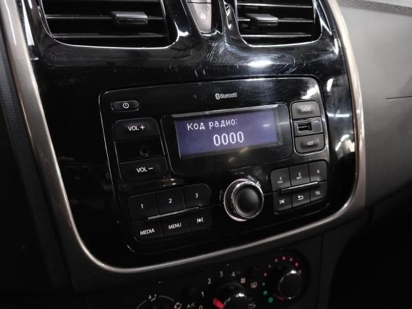 Renault Logan II с пробегом 2017 года, цена 860 000 рублей, 60200 км, седан, Автокод Объявления