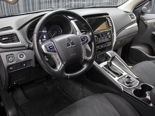 Mitsubishi Pajero Sport III с пробегом 2018 года, цена 3 098 000 рублей, 101005 км, внедорожник, Автокод Объявления