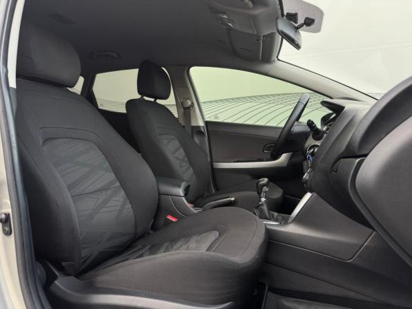 Kia Ceed II Рестайлинг с пробегом 2015 года, цена 1 050 000 рублей, 160137 км, хэтчбек, Автокод Объявления